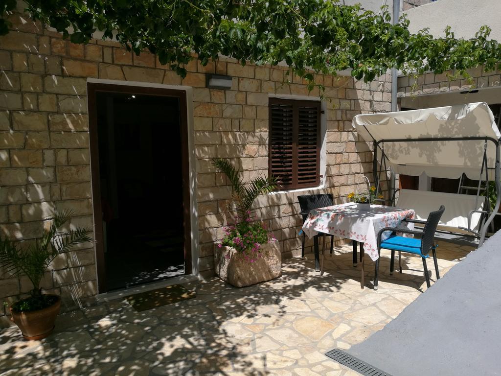 Apartments Priko Stari Grad  Exterior photo